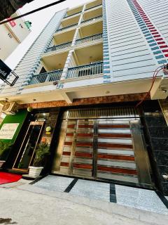 Hotel New World- free airport drop - 2