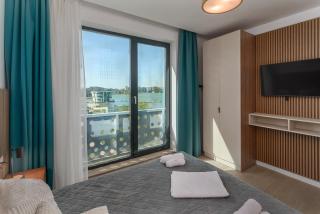 Lakefront Luxe - 2