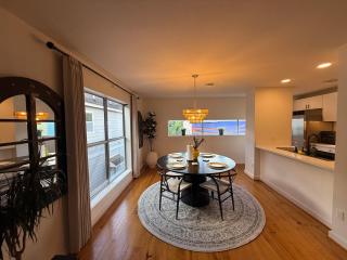 Midtown Townhome - 2 Car Garage - FIFA 2026 Ready - 9