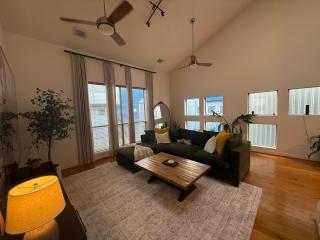 Midtown Townhome - 2 Car Garage - FIFA 2026 Ready - 3