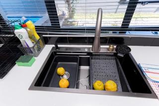 Private Pool Villa, Starlink WiFi, Secure Near CBD & Airport - 8