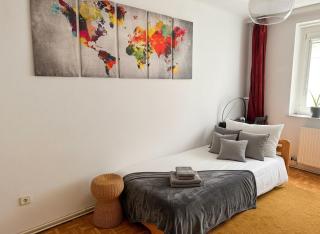 Family & Friends Vienna Base for 6- XXL Apartment with Direct train - 10 Min to City and Airport - 4