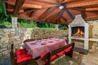 Villa Ester - Private Pool Escape for 8 - Happy Rentals - 9