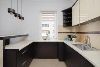Modern Apartment in the Business Heart of Warsaw with Balcony and Parking by Noclegi Renters - 8