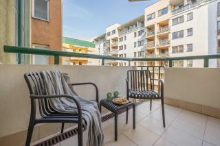 Modern Apartment in the Business Heart of Warsaw with Balcony and Parking by Noclegi Renters - 7