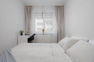Modern Apartment in the Business Heart of Warsaw with Balcony and Parking by Noclegi Renters - 2