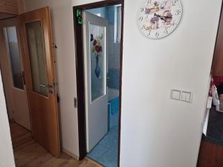 Rodinný půldomek s vybavením a bazenem - 8