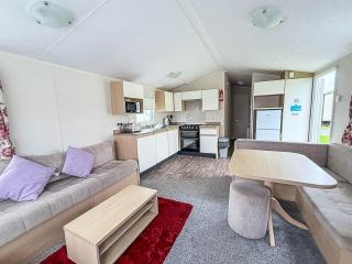 Lovely 8 Berth Caravan At Kessingland Beach, Suffolk Ref 90025Pw - Kessingland - 2
