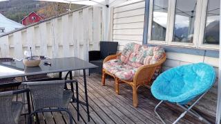 Hilltop Wood House - 8