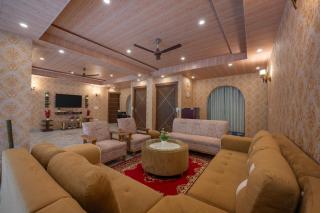Staycation 2 Bedroom Premium House Kasauli by Splendid Retreat Hotels - Family Groups & Couples - Forest Treks - Living Room - Balcony - River View - Parking - 3