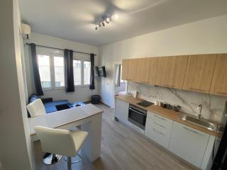 Alegria Piraeus Port Apartment - 2