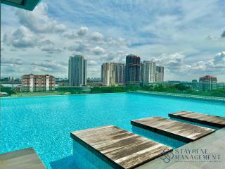 Paragon Suites Near CIQ by Stayrene - 4
