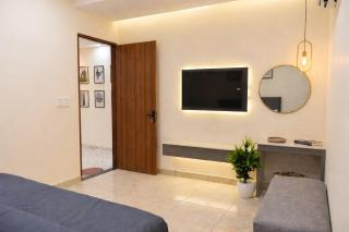 Cresta Luxury Home - 1