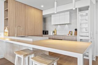 Stylish 2-Bed Unit with Views & Rooftop Access - 1