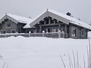 Log Cabin By Lake Osensjøen - 0