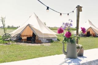 Smuk Bell Tent Glamping aan het water in Friesland - 0