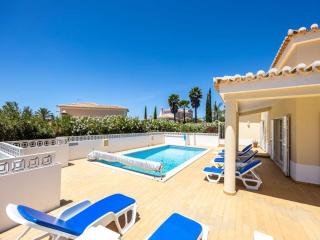 Spacious Carvoeiro Villa Casa Jemb 3 Bedrooms Great Pool Area - 7