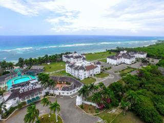 Seacastles by the beach/pool - 0