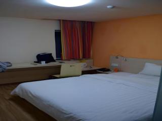 7 Days Inn Yantai Dahaiyang Raod Railway Station - 1