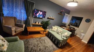 Charming 2-Bedroom Apartment in Gqeberha with Garden Views - 7