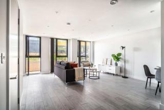 Modern 3 Bedroom Manchester Apartment - 1