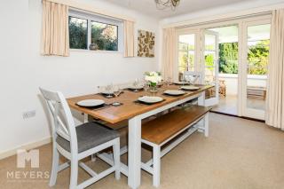 Lions Lodge- Great location with hot tub - 8