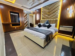 Sapphire Stays Hotel And Restaurant - 9