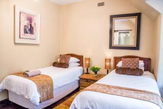 5th Avenue Gooseberry Guest House - 1