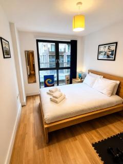 Stylish Two Bedroom Apartment with Balcony in London Wandsworth - 5