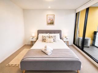 Skyline Views 1BR Opp Crown with Free Parking - 3