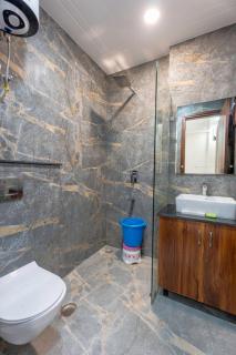 Divine India Service Apartment Near Max Hospital, J-267 - 1