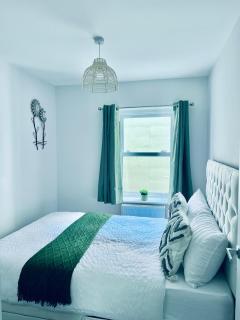 Dover Castle & Docks, Modern 2 Bedroom Apartments with private parking & castle views - 5