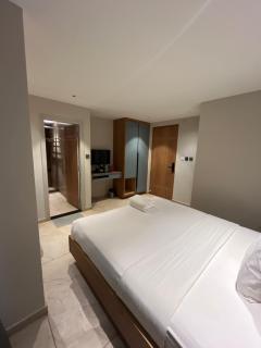 Livi Suites Serviced Apartments - 2