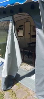 Ingerichte caravan met voortent op camping Westenenk - 2