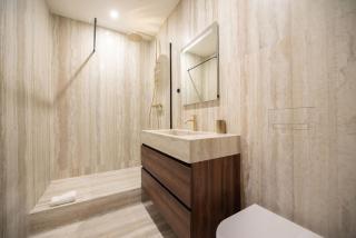 Spacious Apartment in Paris with AC - 4