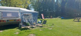 Ingerichte caravan met voortent op camping Westenenk - 0