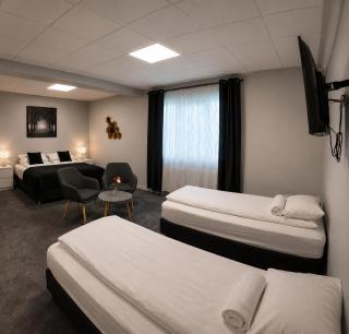 Tjarna Hotel - 3