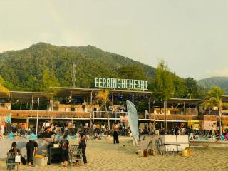 Ferringhi Beach Guesthouse-3bed - 1