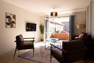 Cozy 3BR Flat Sleeps 6 Wi-Fi Woodside - 4