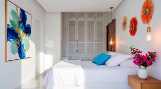 Stylish Private Villa with Infinity Pool and Outdoor Dining - 4