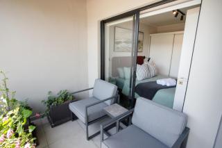 Seahorse - Top Floor Premium 2 Bedroom Apt with Parking - 2