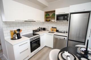 Seahorse - Top Floor Premium 2 Bedroom Apt with Parking - 1
