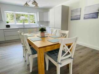 Cottage - Sleeps 6 - Garden - Parking - Riverside - 3