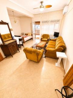 Comfortable House with Large Balcony & Warm Hospitality - Katerini - 7