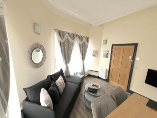 The Elegant Retreat, Glastonbury - 6