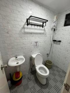 Marcus Tiny House - Black&White in Cabanatuan City - 5