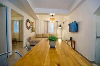 2.1• 1st Floor • Near Plaza • 2BR • Street Parking - 5