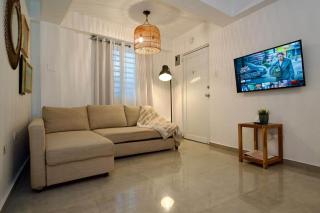 2.1• 1st Floor • Near Plaza • 2BR • Street Parking - 2
