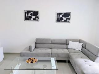 New 2BdR Apt in Achada St Antonio - Fast Wi-Fi & AC - 2