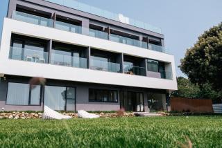 Grass Hotel - 4